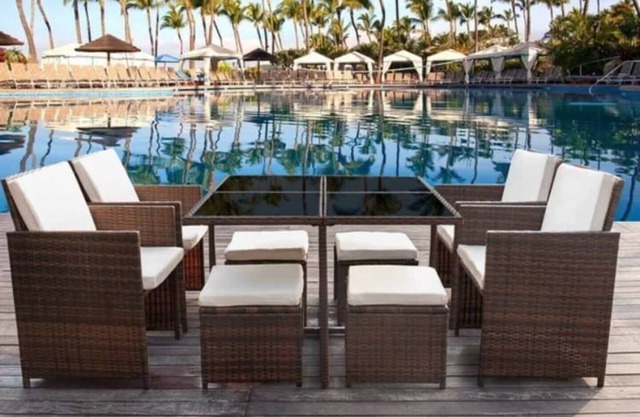 Luxury condo with pool! Steps to beach/downtown!!