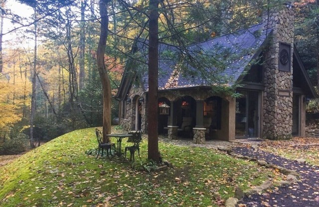 Libro de cuentos de lujo Cottage 5 acres aislados de exuberante bosque y corrientes * pacífico *