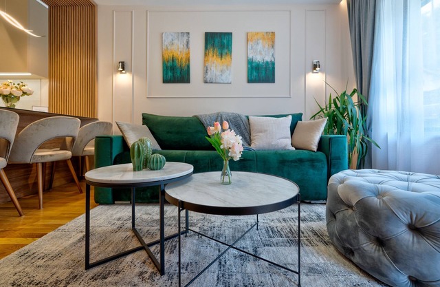 Luxury designed 1 bedroom getaway - 300m from center