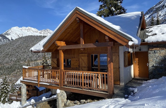 Chalet de lujo para 10 personas renovado en la pista de esquí en Oz / Alpe d'Huez