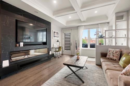 Luxury Etobicoke Townhouse Minutes Away from Waterfront
