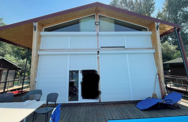 Luxury Floating River House...Sleeps 10