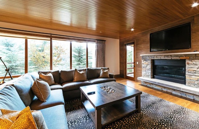 Luxury Four Bedroom Corner Suite with Hot Tub apartment hotel