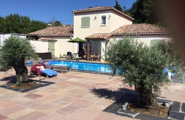 Villa de lujo en la cima de la colina con piscina climatizada, bar, gimnasio / sala de billar y WIFI.