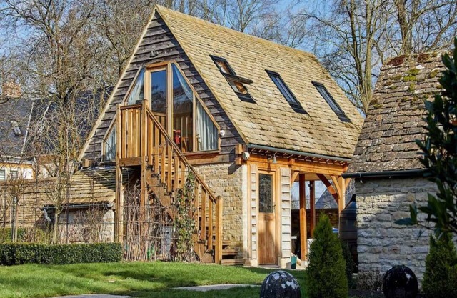 Luxury Garden Annexe, self contained peaceful apartment with lovely views