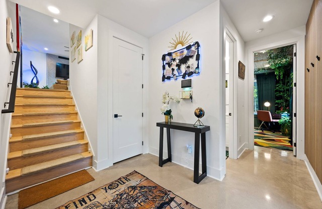 Luxury Home 4BR/4.5BA,City Views+HotTub+GameRoom