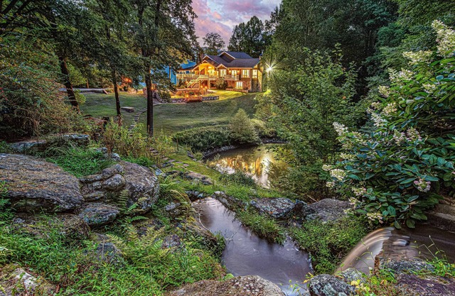 Luxury Home for 26| 18 Acres| 2 Great Rms| Hot Tub