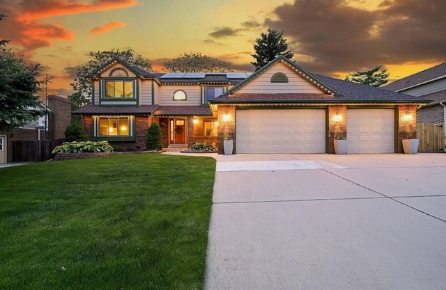 Luxury Home / Hot Tub / Theater / 4,500 Sq. Ft. / Near Olde Town Arvada