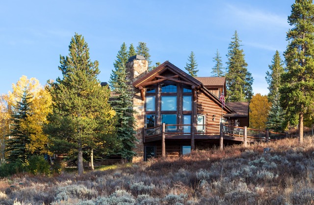 Luxury Home. Upscale Neighborhood. PrivateHot Tub.