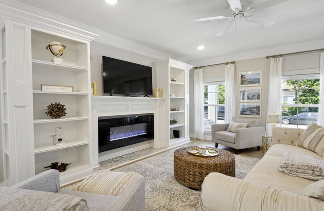 Luxury Home Walk to Beach / Restaurants EV Charger / new construction built 2022