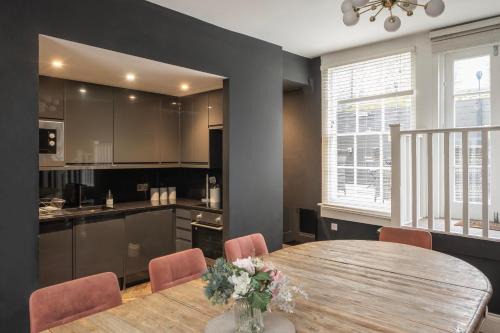 Luxury Home with Terrace in Central Bath Sleeps 10