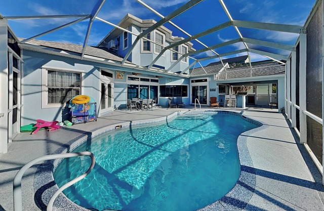 Luxury Home with Water Views, Private Pool+ Outdoor Bar + Grill