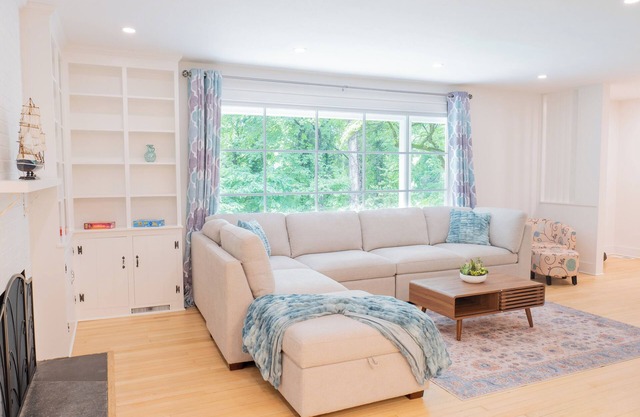 Luxury house 3 mins from UVA - Close to JPJ Arena