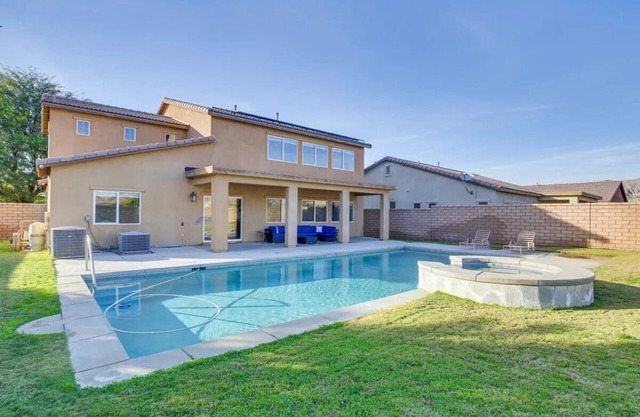 Luxury Indio Home Big 2 story with game room & spa 10 minutes away from Casino