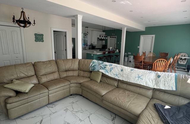 Luxury lakefront cottage w/ private dock. Perfect for big families. & games room