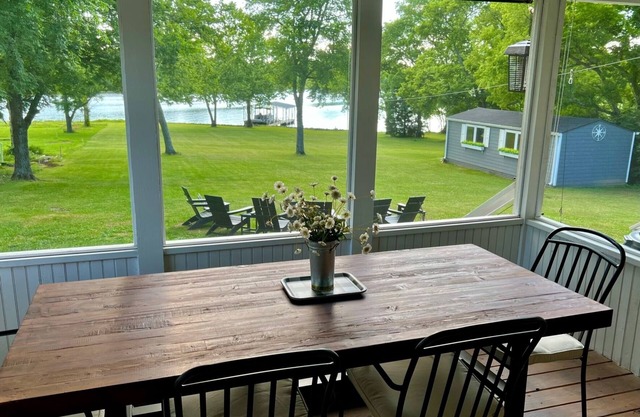 Luxury Lakefront 30 min to Nashville Kayaks-Firepit-BBQ-PingPong-Foosball