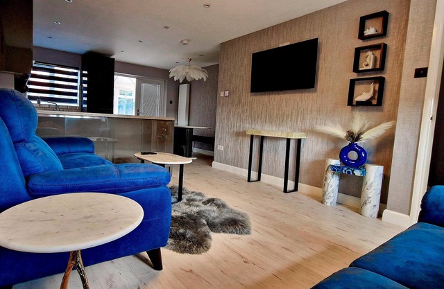 Luxury Liverpool House Near City Centre and Football Stadium