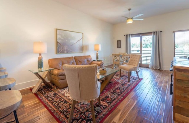 Luxury Living Just 3 Blocks From Park Ave!!!