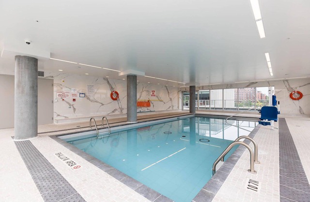 Luxury Living, Little Italy FANTASTIC VIEW of the Gatineau Hills and the city