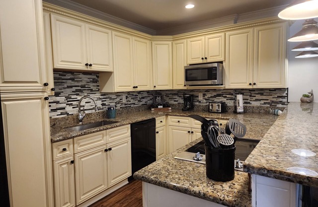 Luxury Lodge-4Bdrm/2 Bath in Venice Marina NO BOAT SLIP NO ICE MACHINE