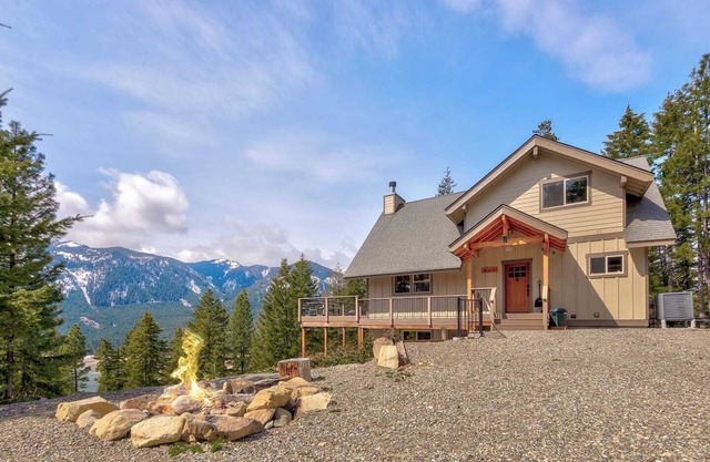 Luxury Lodge w/ Mountain Views, Deck, Fire Pits, Trails, EV Charger, Foose Ball
