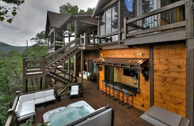 Luxury Looks | Free Night Offer!