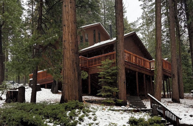 Luxury meets the mountains! Newly remodeled 3 bedroom cabin! EV Charger!