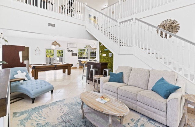 Luxury Miami Mansion Pool Game Room Gym Near Beaches/Shopping!