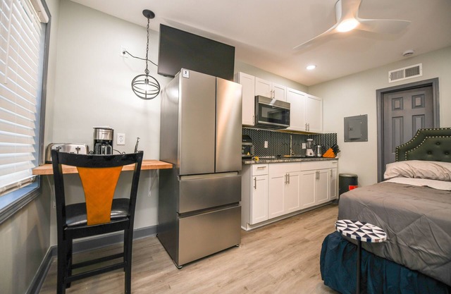 Luxury Mini studio 1 min from Southern Regional Hospital 15 mins from APT A