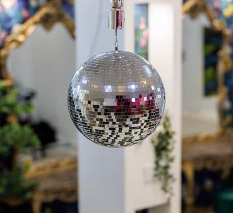 Luxury Mirror Party Pad with 4 Bedrooms!