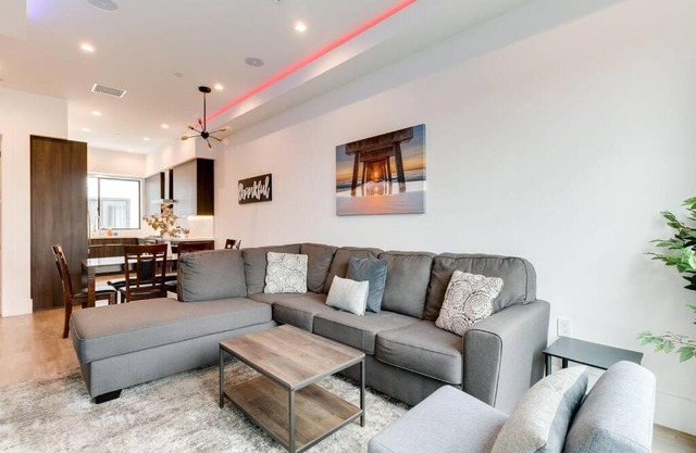 Luxury Modern 4 Bedroom 3 Bathroom Home with Rooftop Deck #1