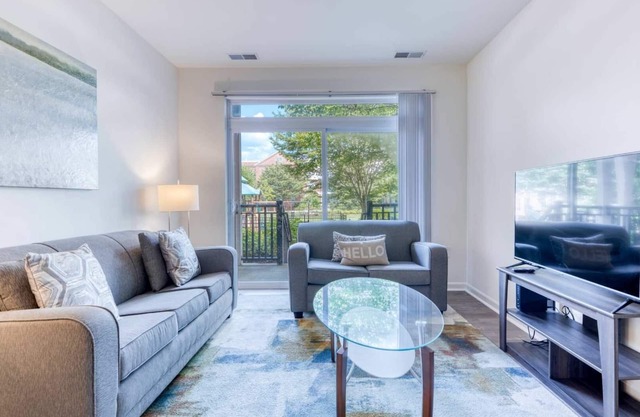 Luxury Modern Apt with Patio