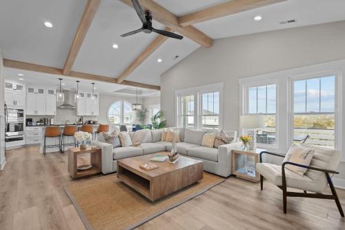 Luxury New Build Steps to Beach w Elevator Pool