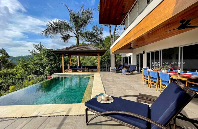 Luxury New Villa, Awesome Ocean & Valley Views, Very Private!