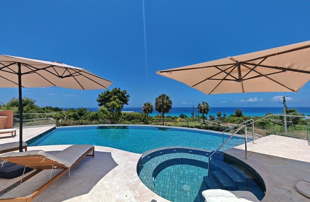 Luxury Oceanfront Villa - Heated Pool+Jacuzzi+A/C+Starlink+Chef's Kitchen+Maid
