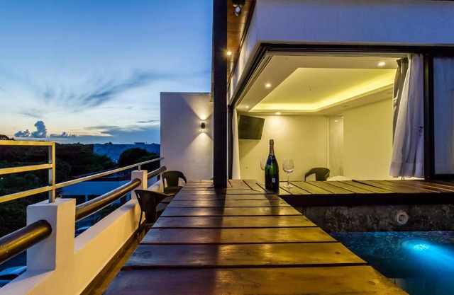 LUXURY PENTHOUSE JUNGLE VIEW AND PARTIAL OCEAN VIEW, PRIVATE POOL AND ROOFTOP