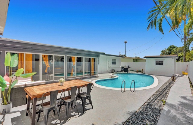 Luxury Pool Villa 5BD 4BA