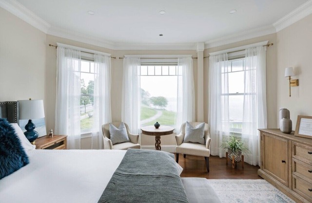 Luxury Private Oceanview Suite in Victorian on Independence Park