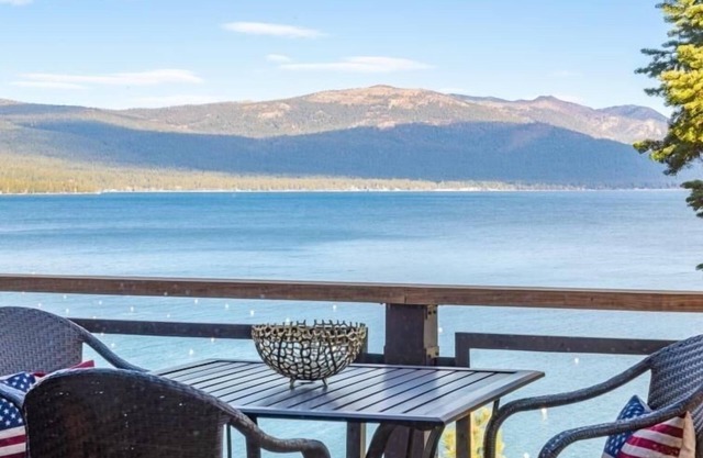 Frente al lago de lujo, impresionantes vistas desde 3 niveles - Playa privada y muelle