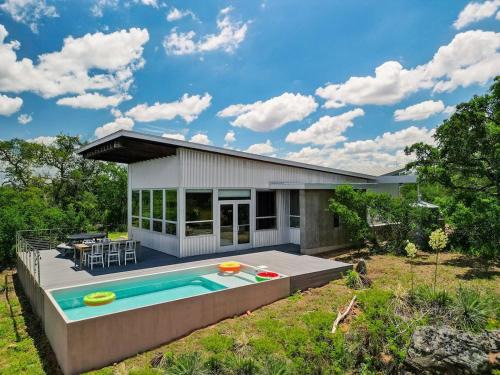 Luxury Riverfront Retreat - 6 Cabins - Private Pool