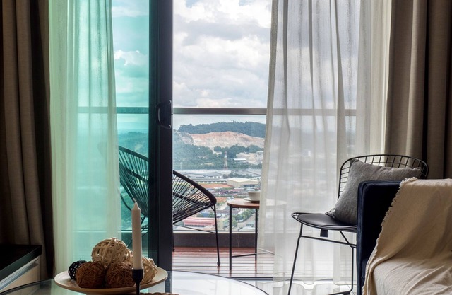 Luxury Smart Apartment w/ Poolview @Green Haven