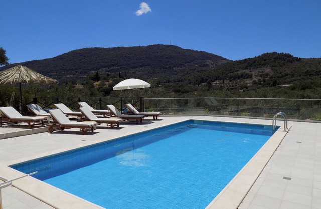 Casa de Piedra de Lujo Villa enclavada en su propio olivar.