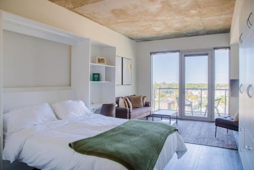 Luxury Studio Apt Near Brady St with Balcony and Lake View