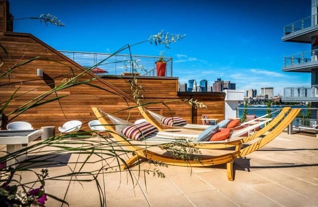 Luxury Studio | Kitchen | Washer/Dryer | Work Desk + WiFi | by GLS