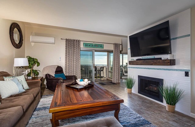 Luxury Townhome at the Del Mar Track by the Beach