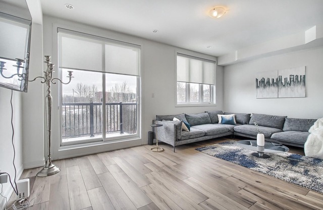 Luxury Townhouse in Barrie