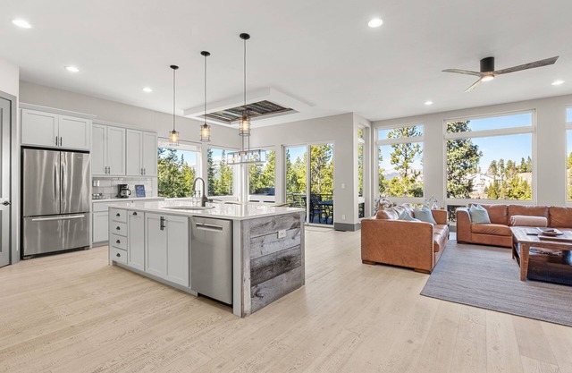 Luxury|Views|Hot Tub|Free Bus Route