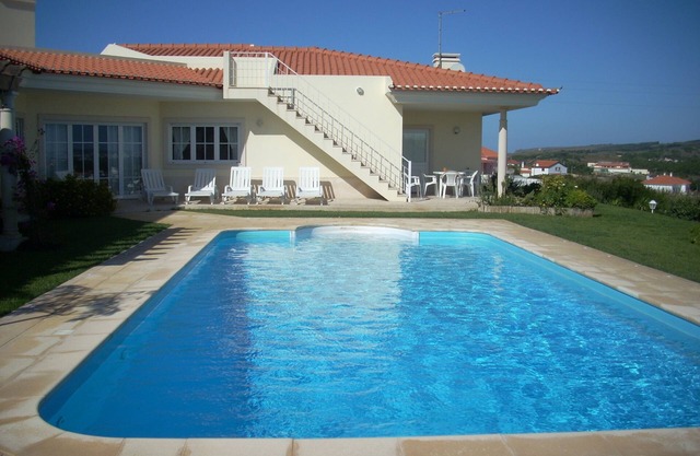 Villa de lujo con piscina privada y vistas al mar