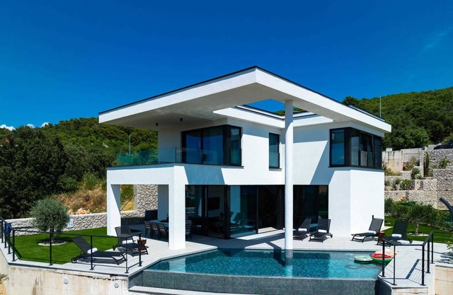 Luxury villa 45° with infinity pool