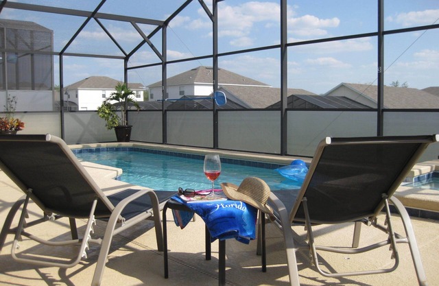 Villa de lujo, comunidad cerrada, piscina / spa orientado al sur, barbacoa, ¡a 15 minutos de DISNEY!